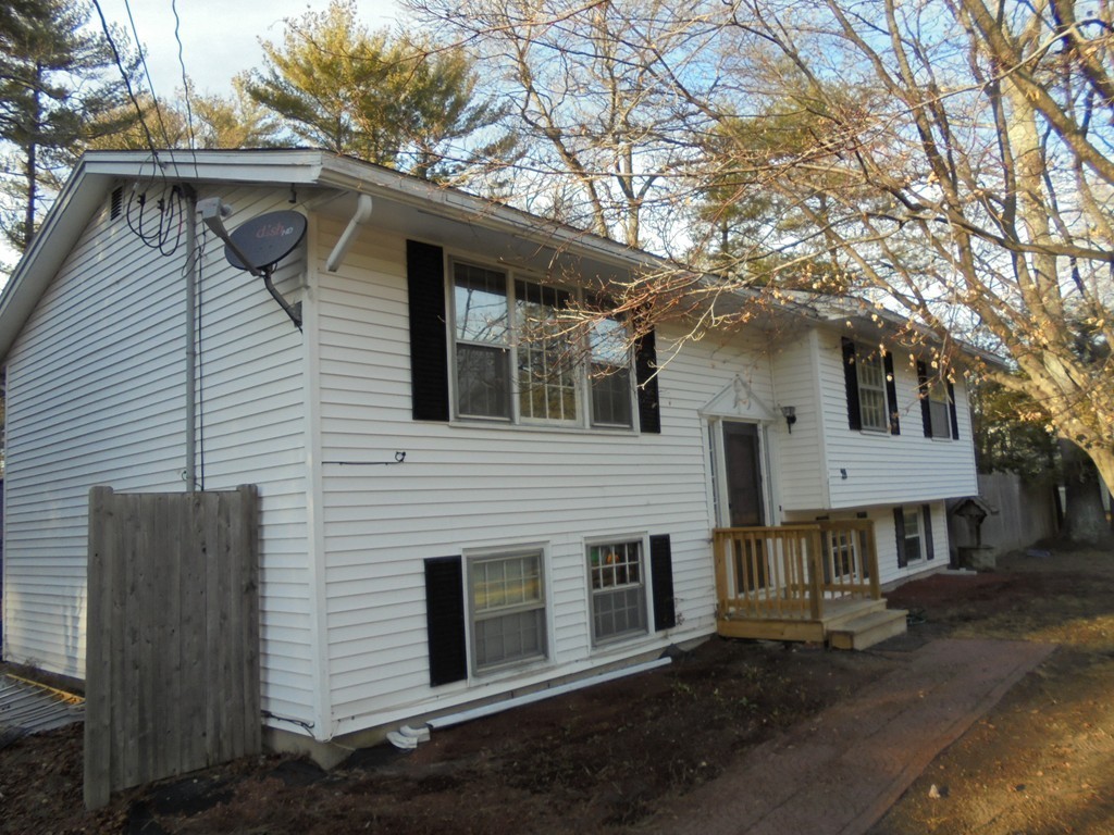 29 Francine Road Raynham, MA 02767 - Photo 3 of 19 Gallery Image 3