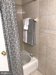 2247 Castle Rock Square, Unit 2B Reston, VA 20191 - Photo 6 of 17 Soaking top in a hallway bath.