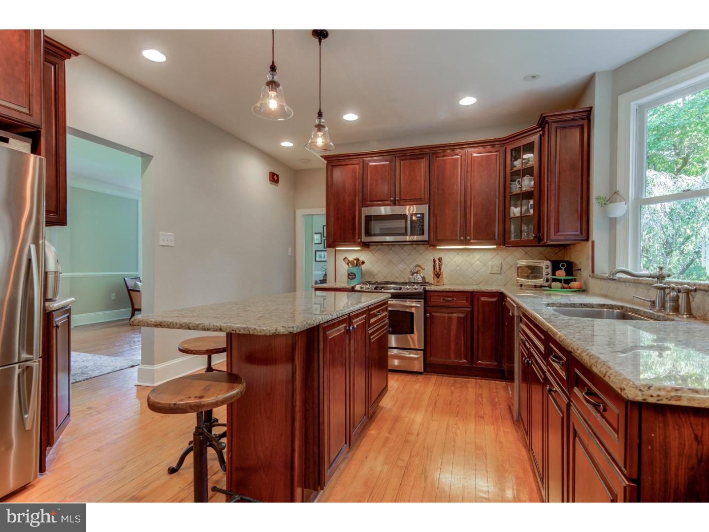 690 Davis Lane Wayne, PA 19087 - Photo 11 of 25 Kitchen