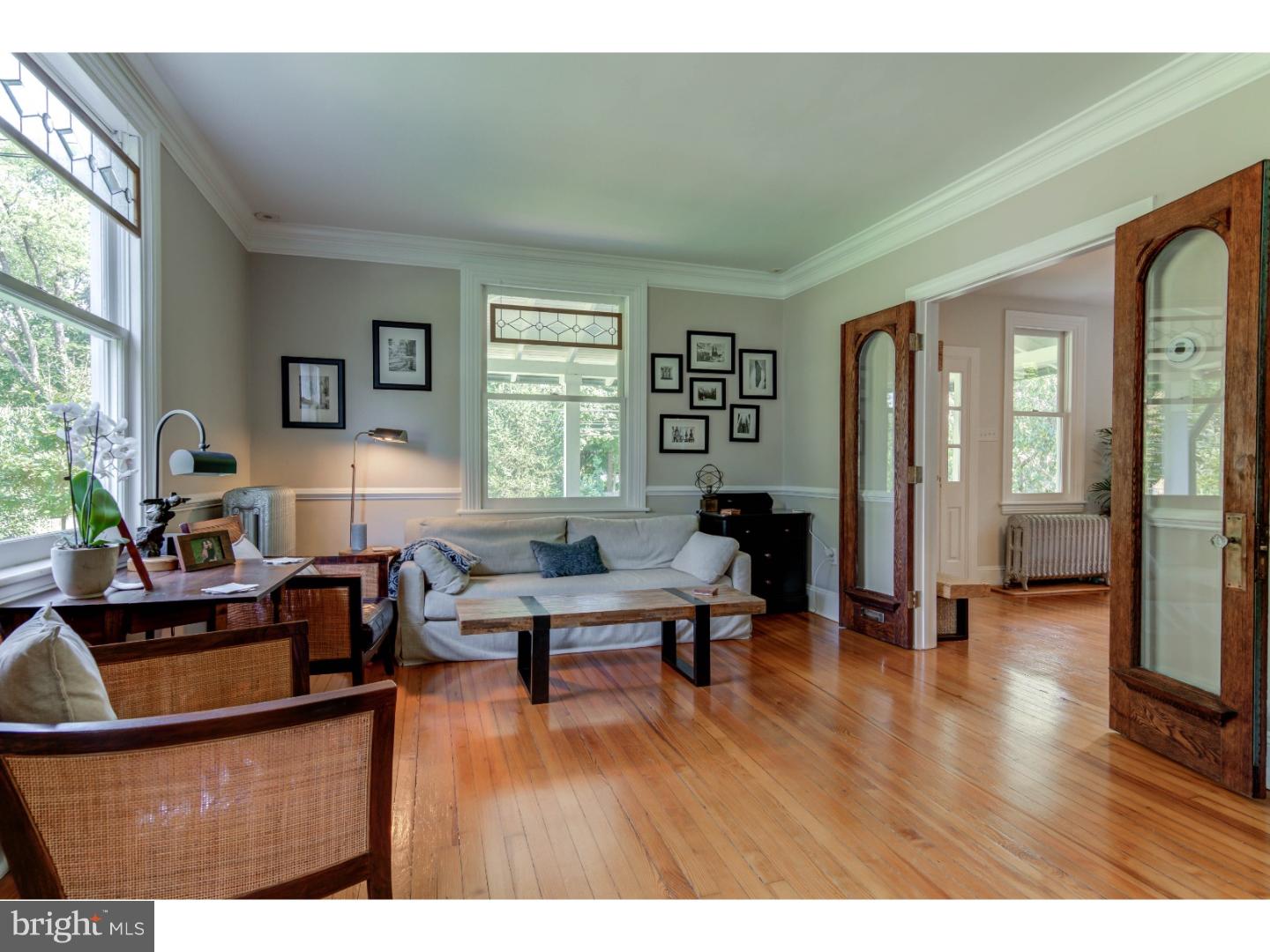 690 Davis Lane Wayne, PA 19087 - Photo 6 of 25 Living Room