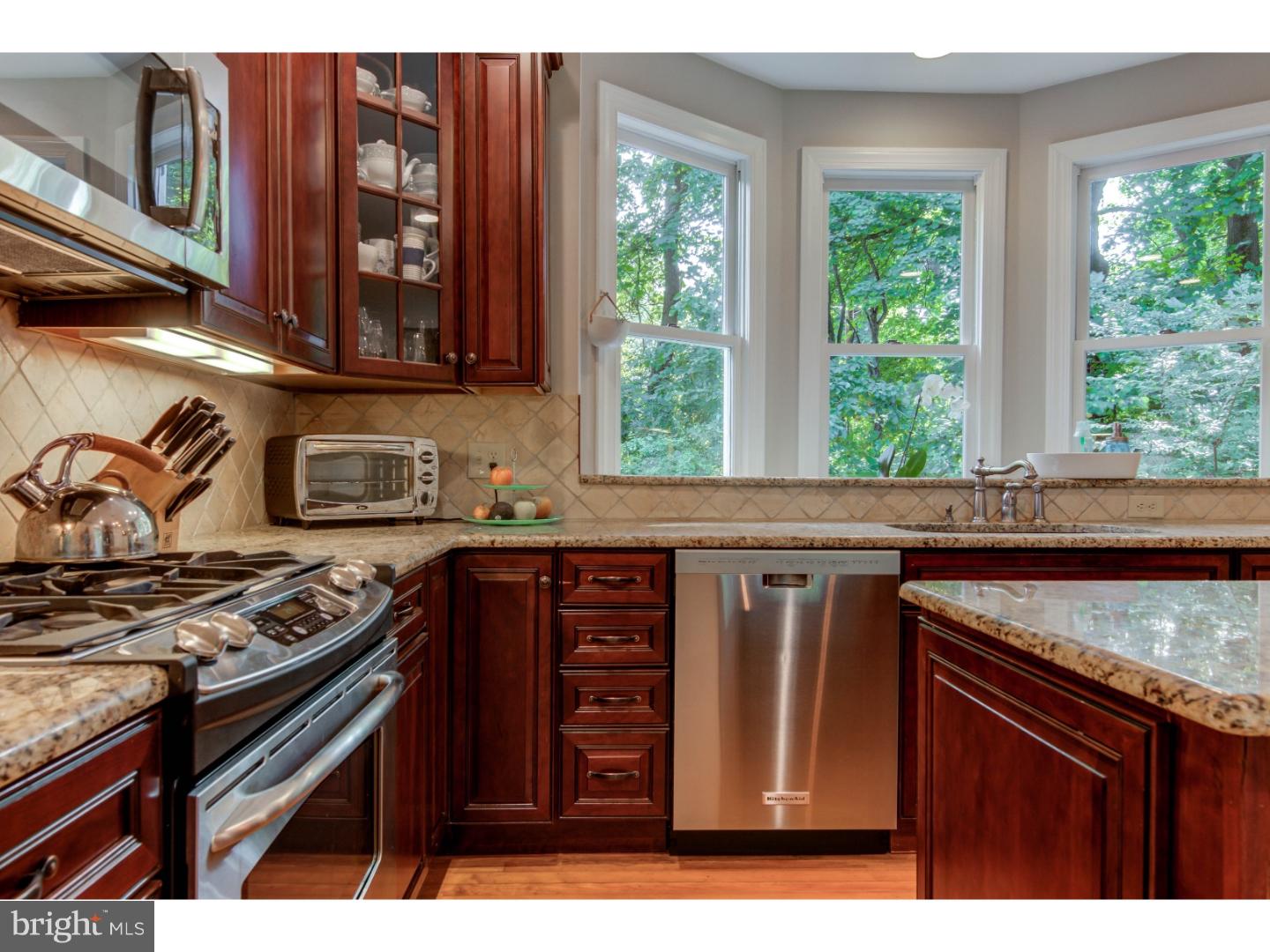 690 Davis Lane Wayne, PA 19087 - Photo 10 of 25 Kitchen