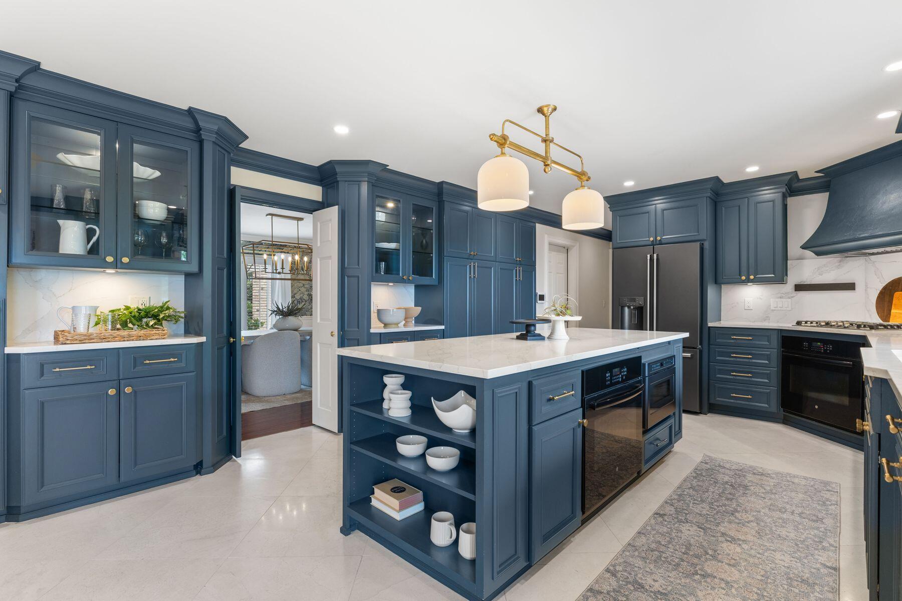 704 Waters Edge Road Caledonia, WI 53402 - Photo 24 of 70 Custom Cabinetry