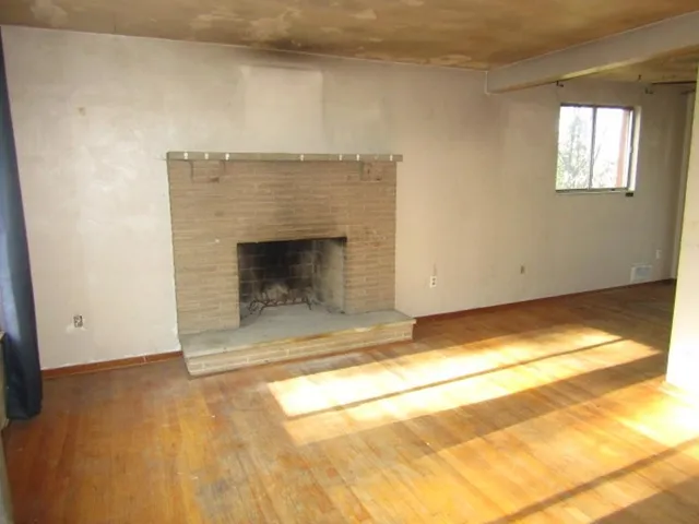 a view of an empty room and window