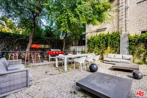 $8,500 | 3450 Cahuenga Boulevard, Unit 101, Los Angeles, CA 90068