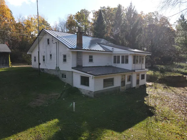 $650,000 | 401 South Bass Lake Avenue, Harrison, MI 48625