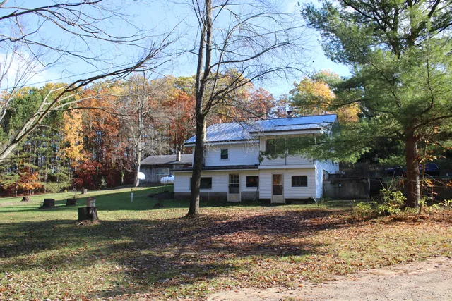 $650,000 | 401 South Bass Lake Avenue, Harrison, MI 48625