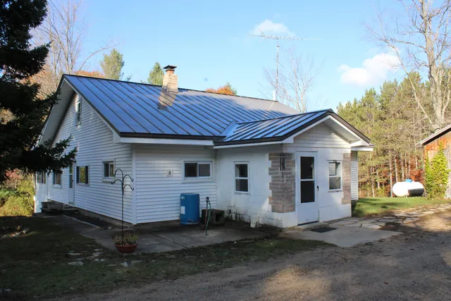 $650,000 | 401 South Bass Lake Avenue, Harrison, MI 48625