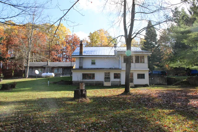 $650,000 | 401 South Bass Lake Avenue, Harrison, MI 48625