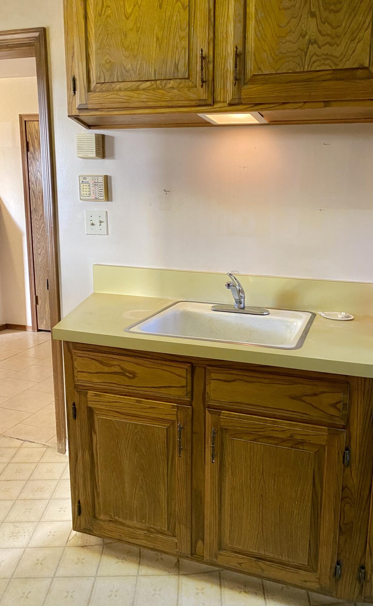1398 North Elberta Road Exeter, CA 93221 - Photo 25 of 63 Laundry sink