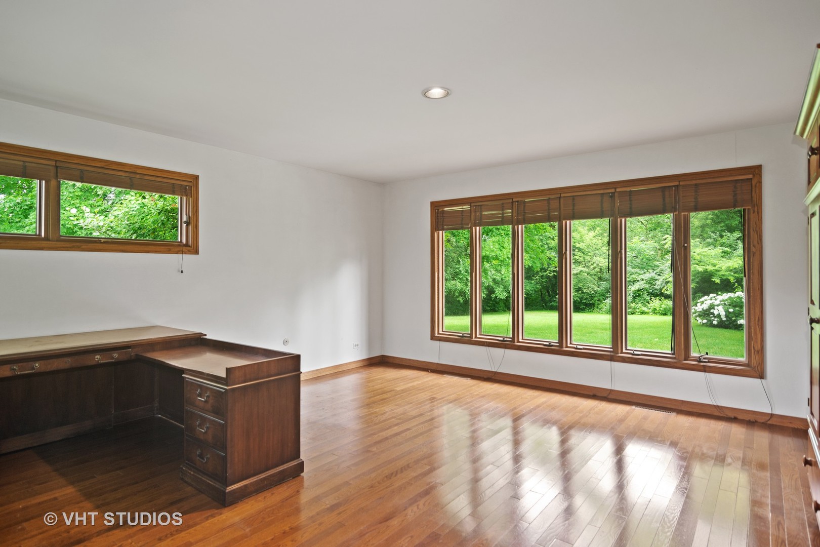 2327 Coach Road Long Grove, IL 60047 - Photo 21 of 58 a view of an empty room with a window