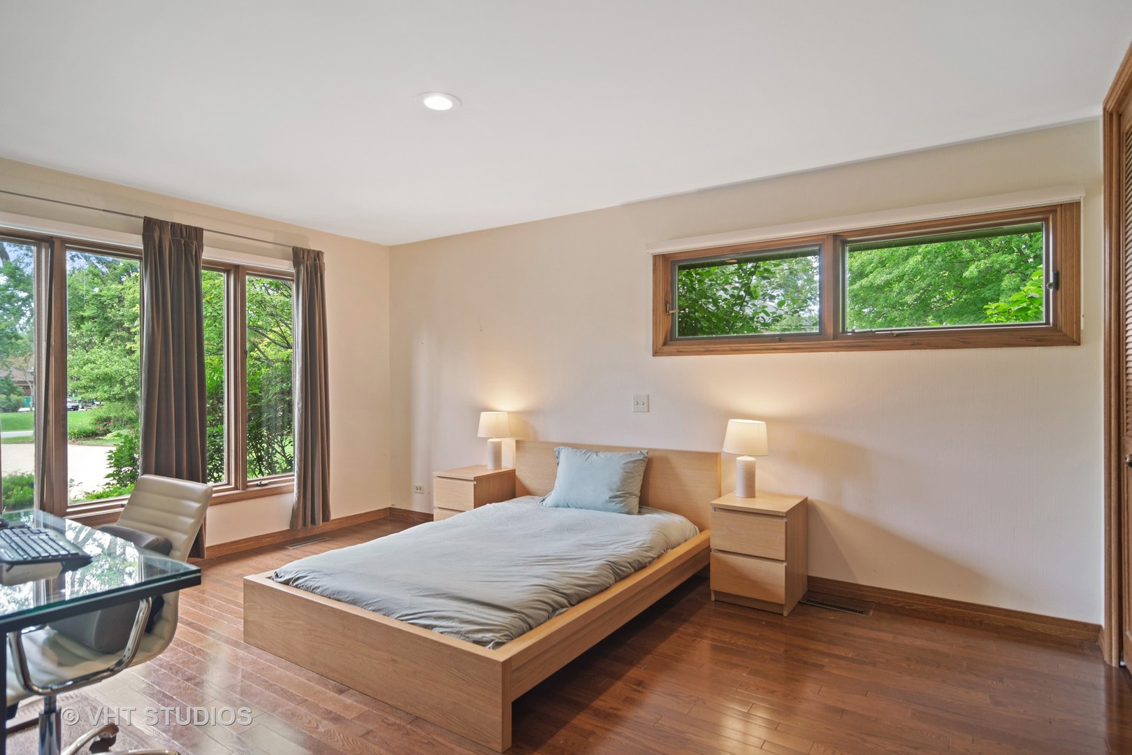 2327 Coach Road Long Grove, IL 60047 - Photo 23 of 58 a bedroom with a bed and a large window