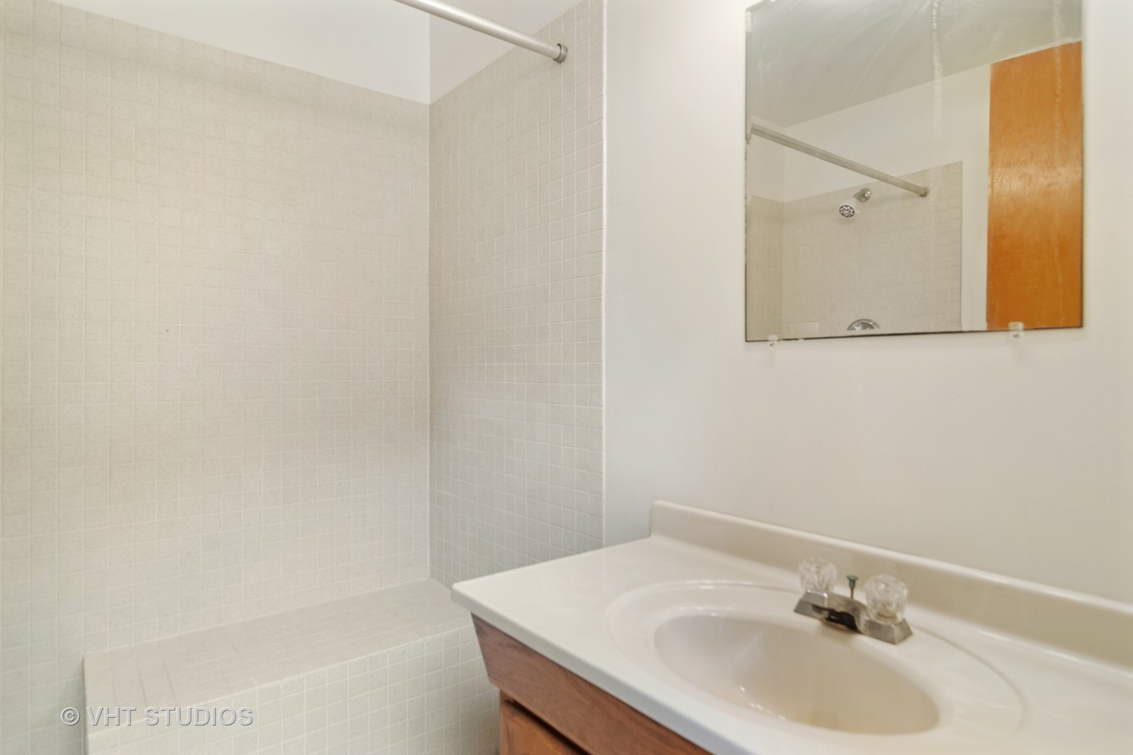 2327 Coach Road Long Grove, IL 60047 - Photo 49 of 58 a bathroom with a sink and a bathtub