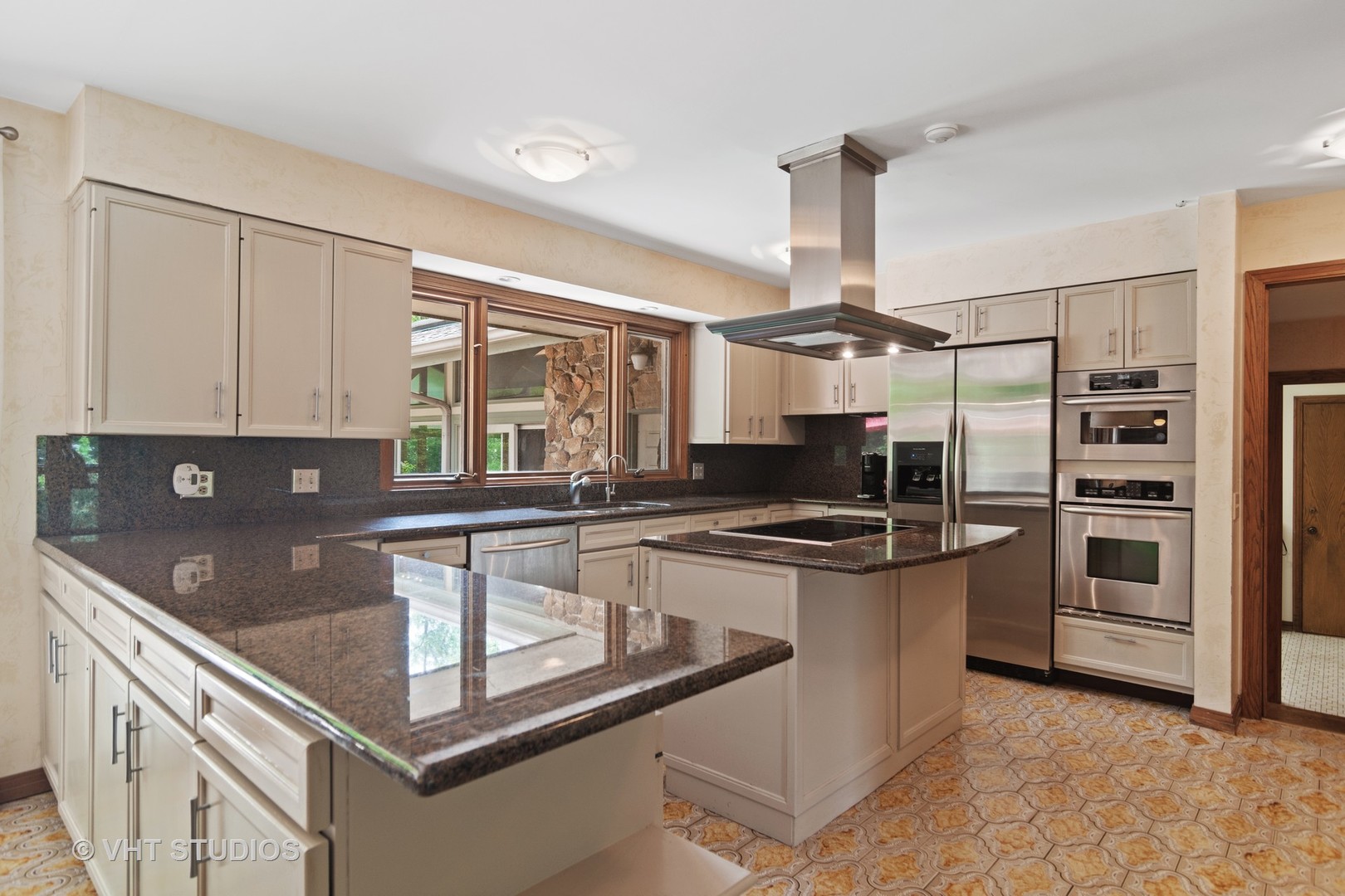 2327 Coach Road Long Grove, IL 60047 - Photo 10 of 58 a kitchen with stainless steel appliances granite countertop a sink stove and refrigerator