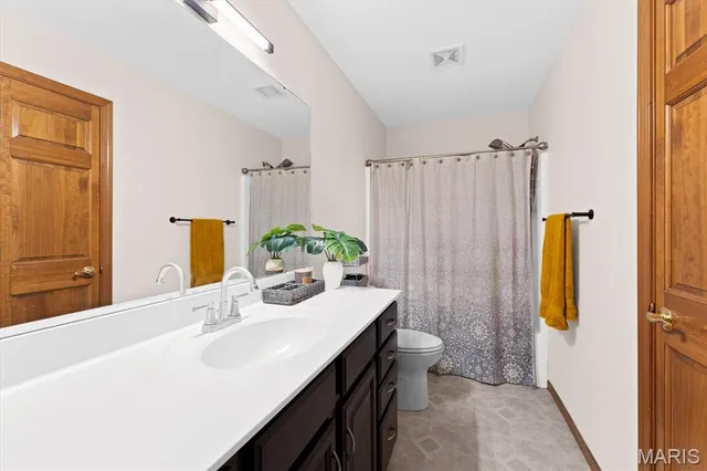 $409,500 | 1820 Creekside Drive, Swansea, IL 62226