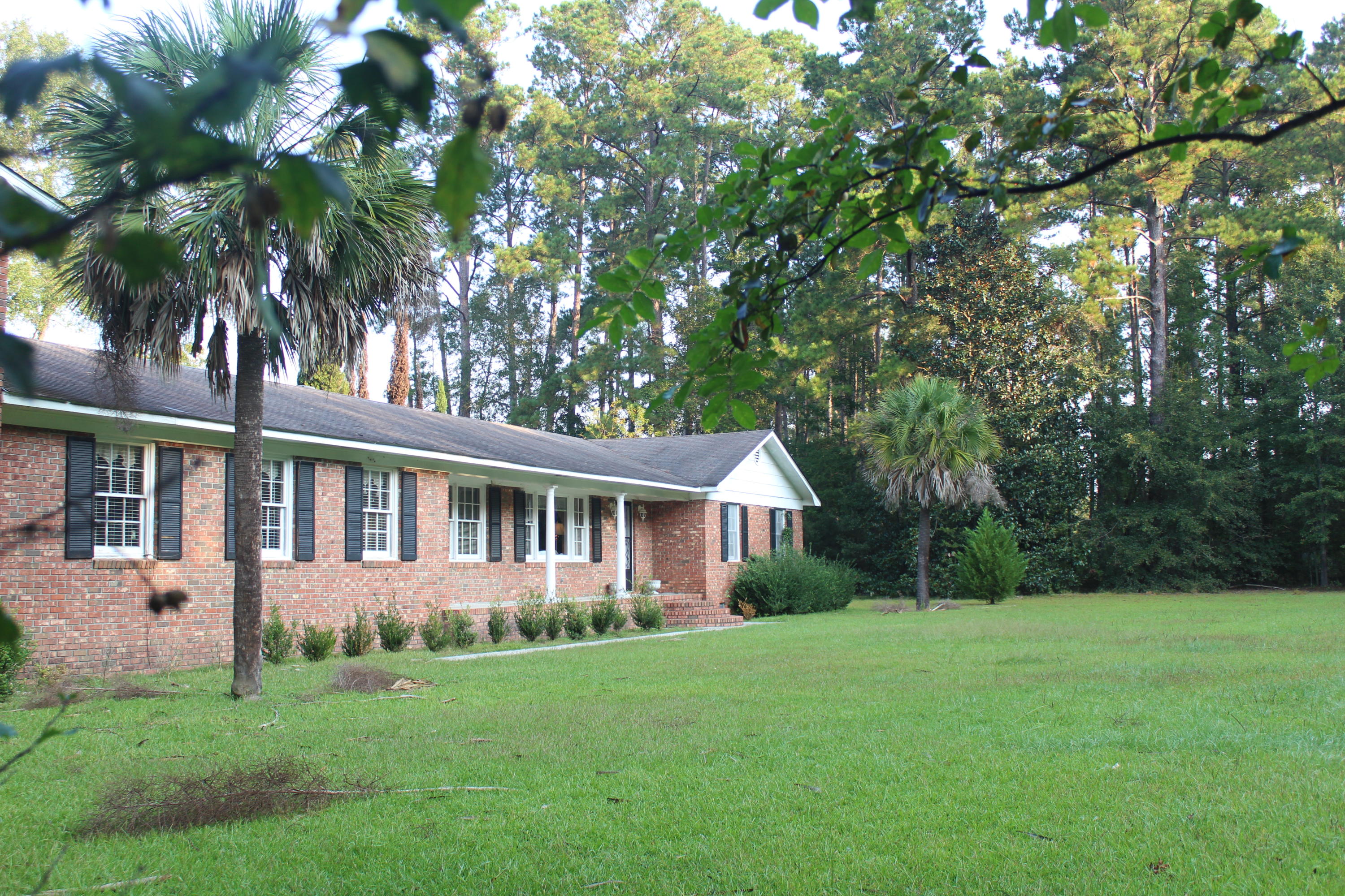 220 Ridge Lane Walterboro, SC 29488 - Photo 2 of 65 IMG_1584