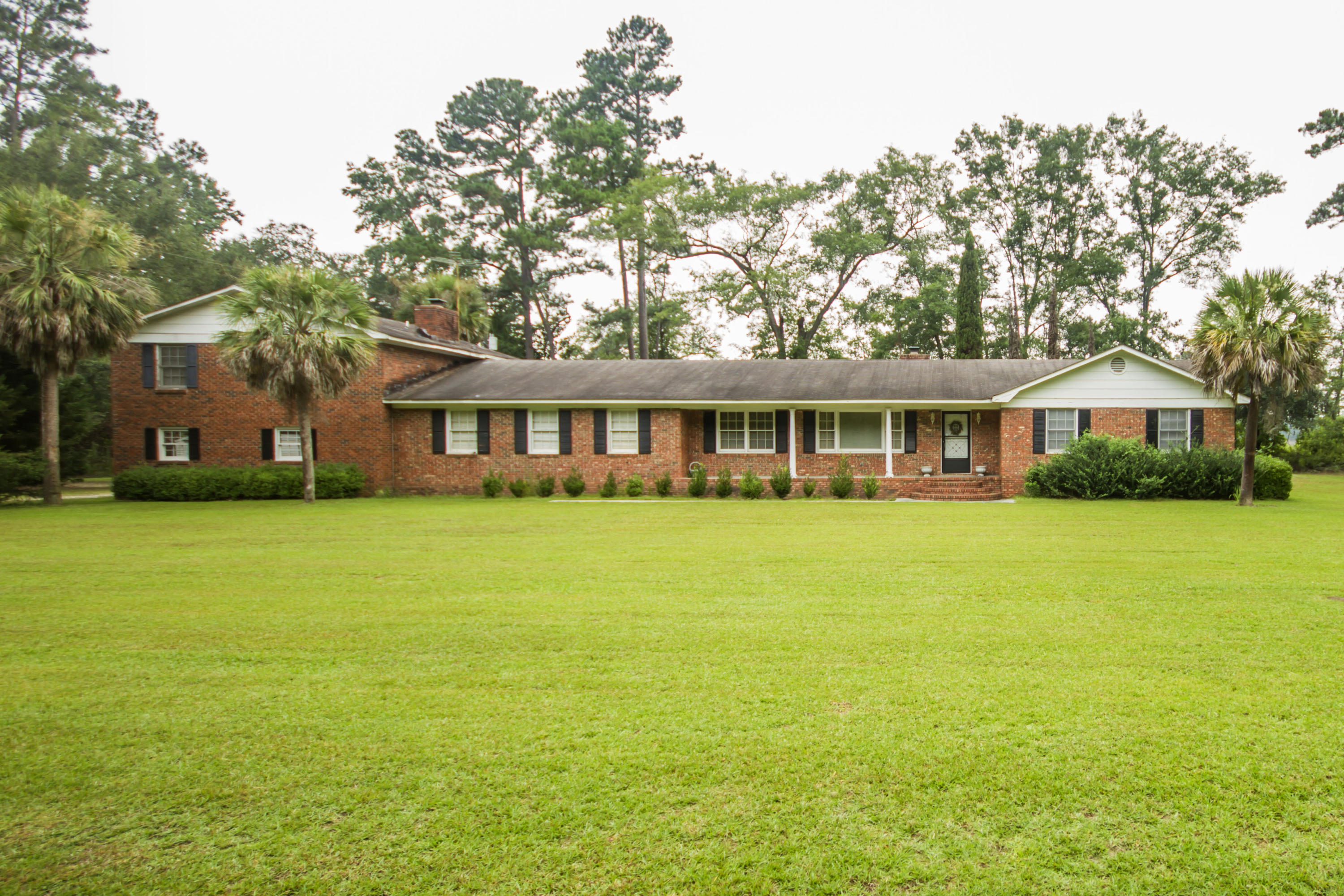 220 Ridge Lane Walterboro, SC 29488 - Photo 3 of 65 IMG_3350