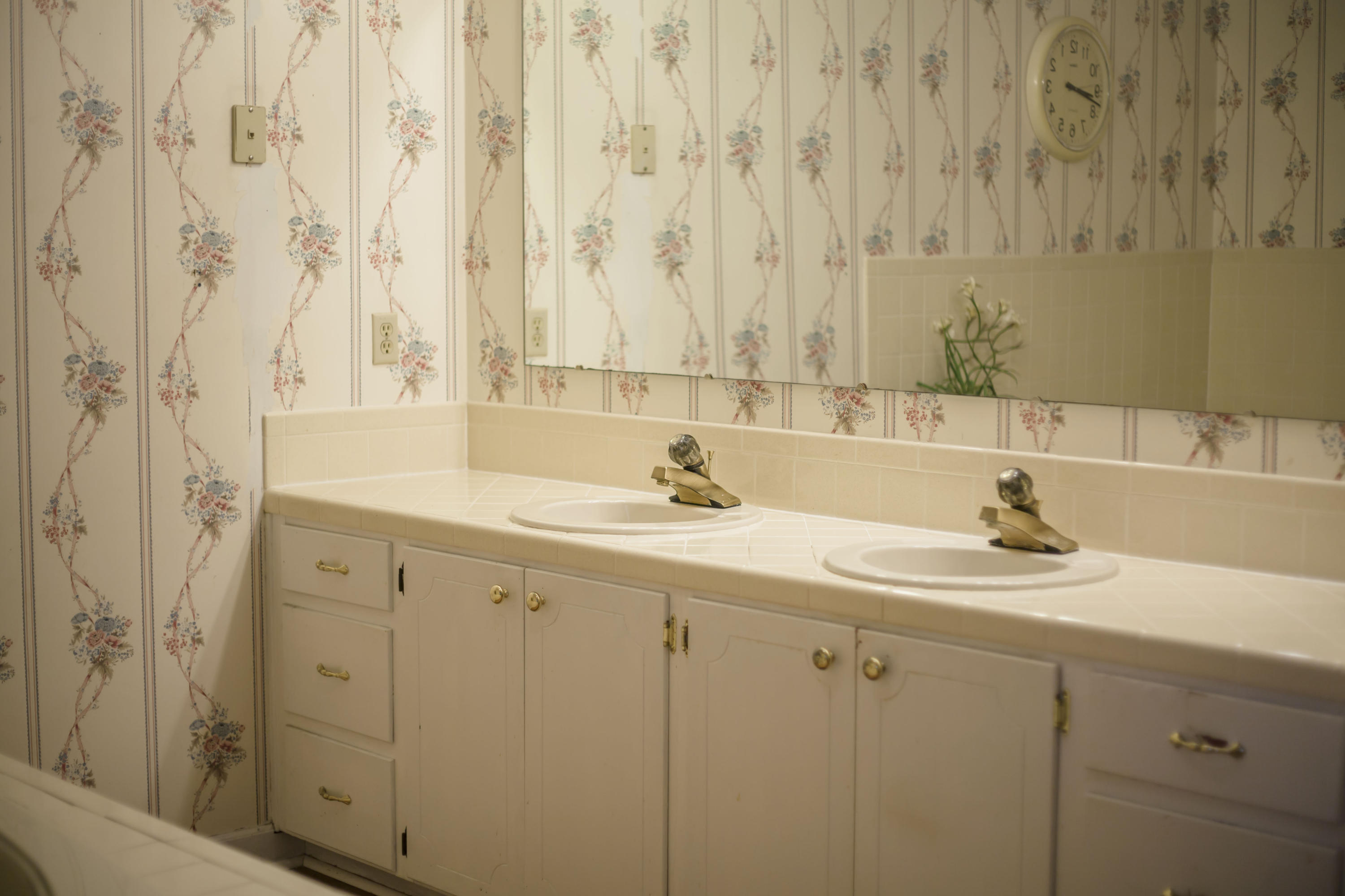 220 Ridge Lane Walterboro, SC 29488 - Photo 48 of 65 MAster bath
