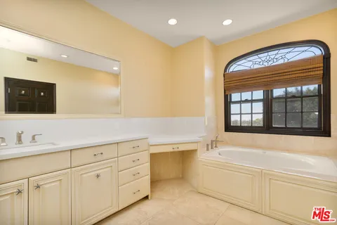 $19,900 | 1036 El Medio Avenue, Pacific Palisades, CA 90272