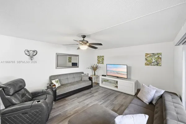$2,100 | 3812 Jefferson Street, Unit 3812, Stuart, FL 34997