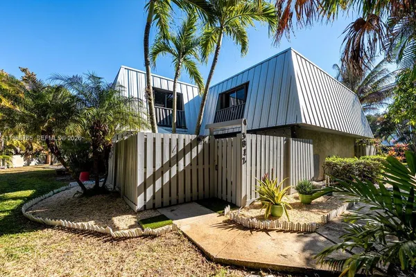 $2,100 | 3812 Jefferson Street, Unit 3812, Stuart, FL 34997