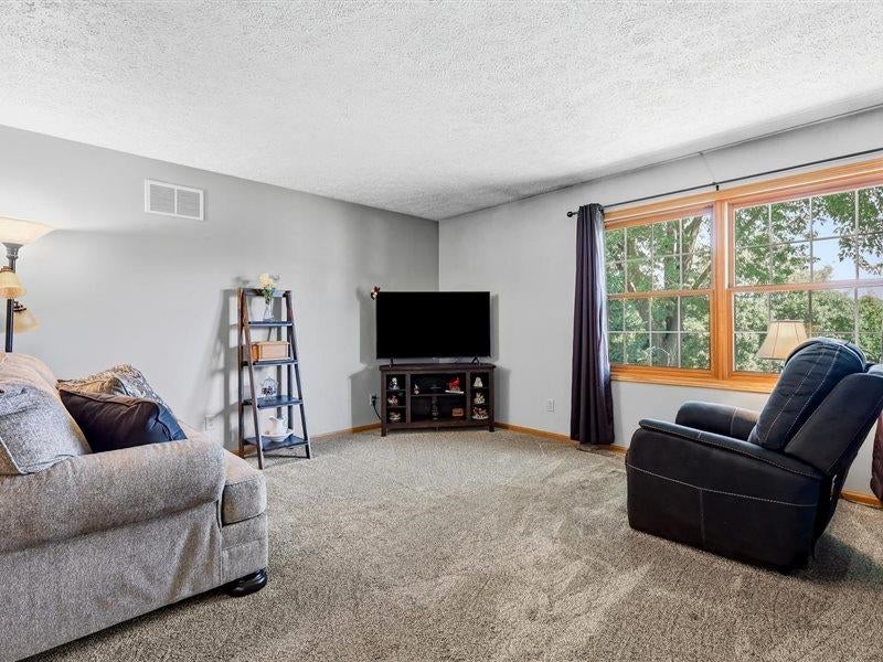 9800-9801 Cedar Street Bernard, IA 52032 - Photo 6 of 52 Gallery Image 6