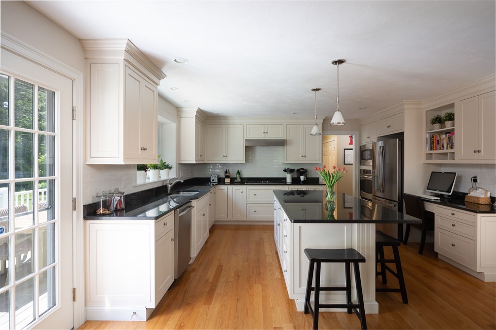 12 Nash Landing Hanover, MA 02339 - Photo 8 of 42 Gallery Image 8