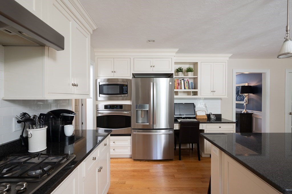 12 Nash Landing Hanover, MA 02339 - Photo 10 of 42 Gallery Image 10