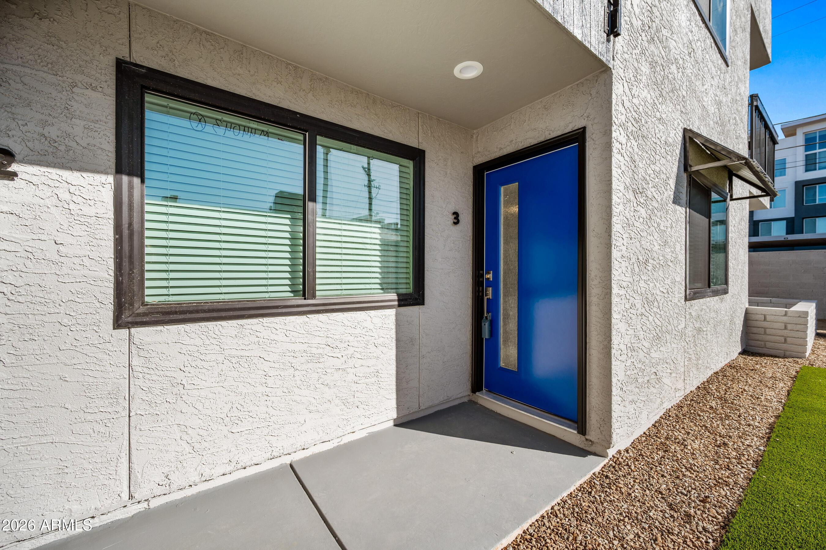 4139 North 27th Street, Unit 3 Phoenix, AZ 85016 - Photo 4 of 30 a view of hallway with a large mirror