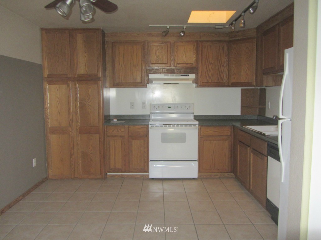 4308 Northeast Sunset Boulevard, Unit P3 Renton, WA 98059 - Photo 14 of 21 Gallery Image 14