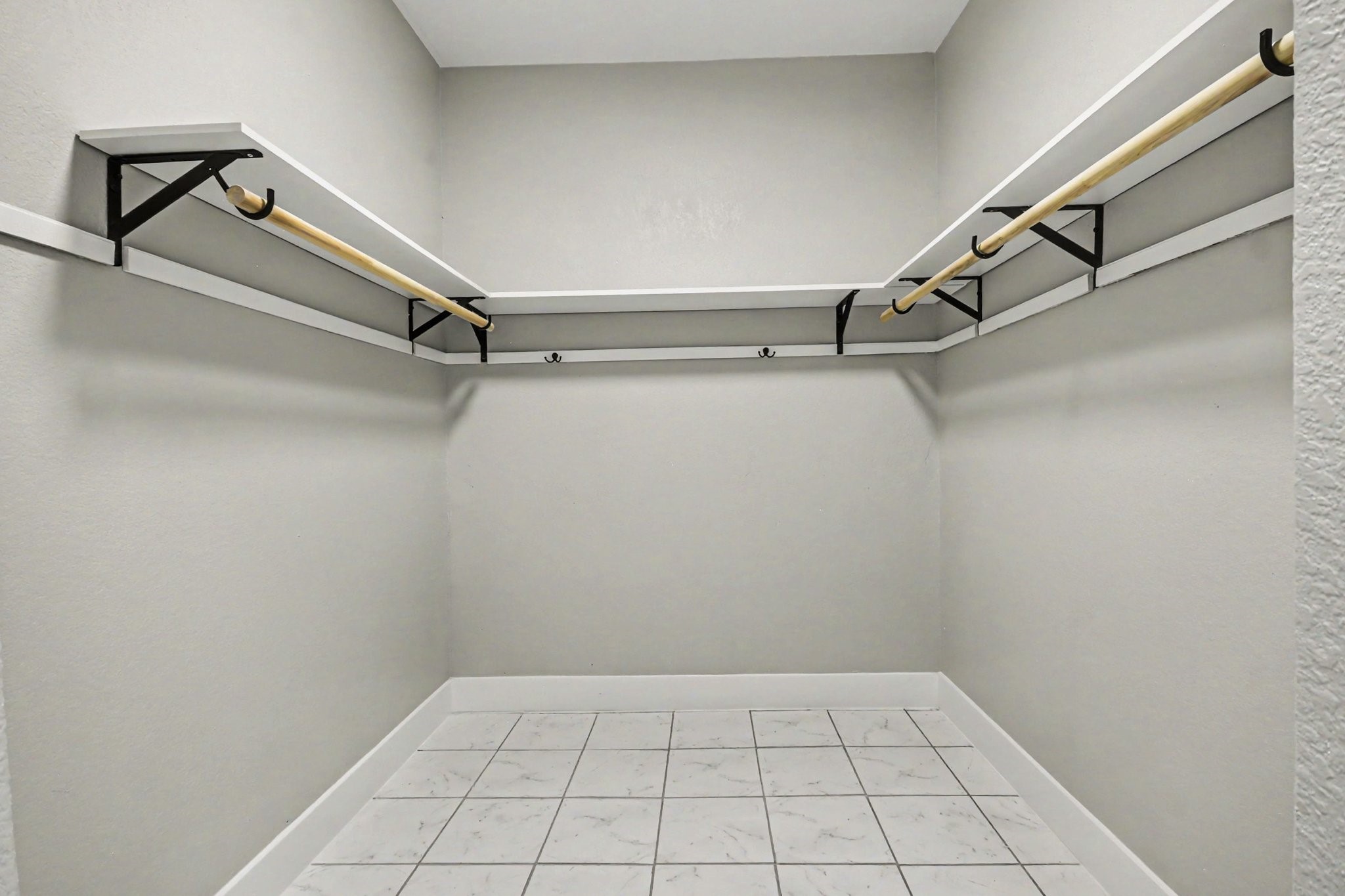 1322 Diamond Drape Drive Rosharon, TX 77583 - Photo 21 of 45 a view of an empty walk in closet
