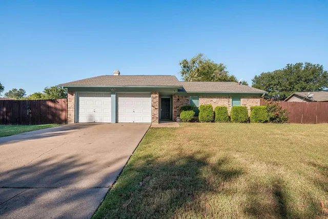 $250,000 | 1108 Briar Court, Benbrook, TX 76126