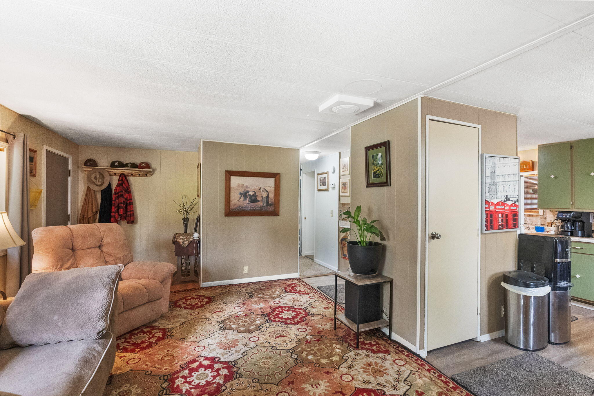 52250 Caribou Road La Pine, OR 97739 - Photo 9 of 50 Living room