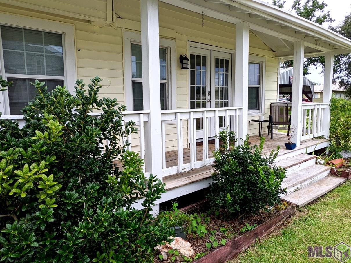 10347 Taylor Sheets Jr Road St. Amant, LA 70774 - Photo 2 of 25 Front Porch