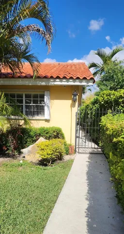 $1,900 | 6265 Southwest 31st Street, Unit B, Miami, FL 33155
