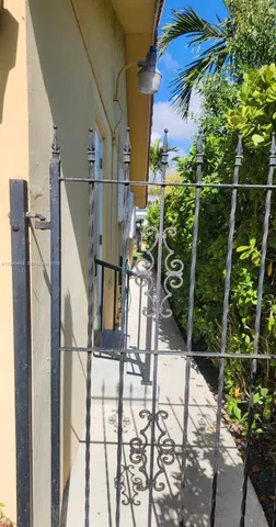 $1,900 | 6265 Southwest 31st Street, Unit B, Miami, FL 33155