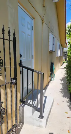 $1,650 | 6265 Southwest 31st Street, Unit B, Miami, FL 33155