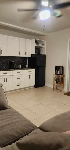 $1,900 | 6265 Southwest 31st Street, Unit B, Miami, FL 33155