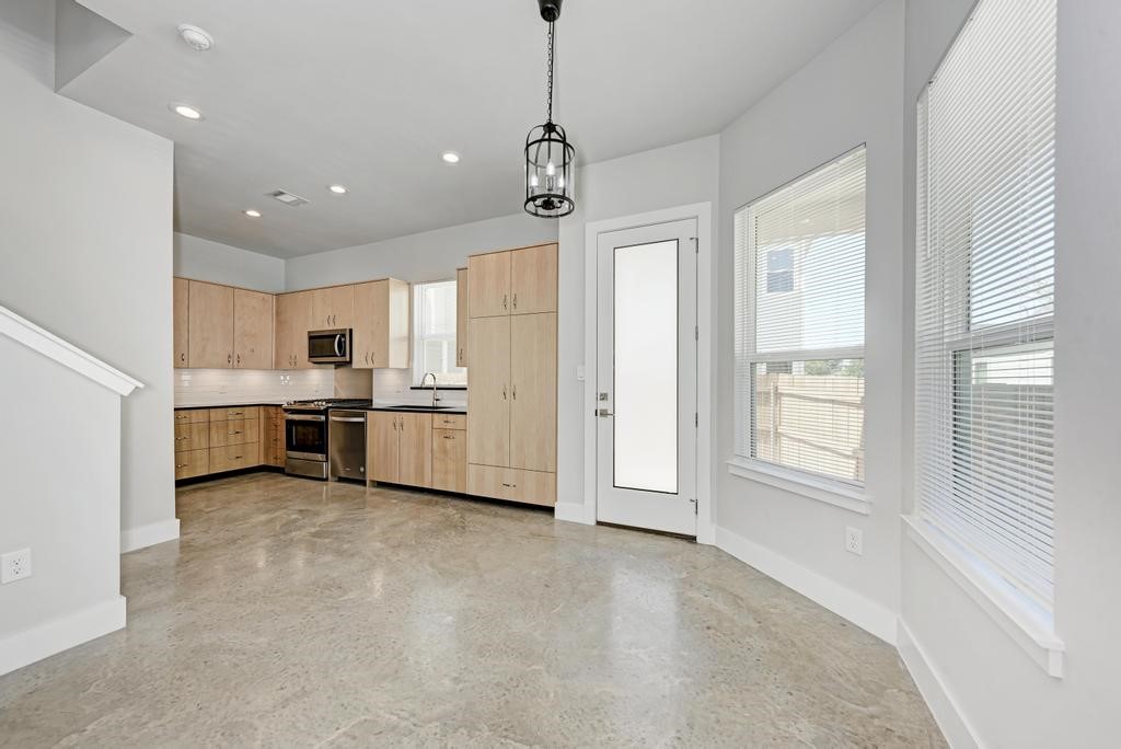 7714 Watson Street, Unit B Austin, TX 78757 - Photo 11 of 40 Dinning Area