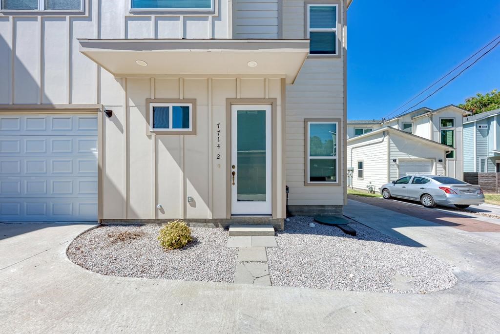 7714 Watson Street, Unit B Austin, TX 78757 - Photo 5 of 40 Entrance