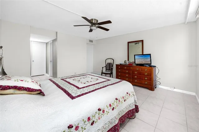 a en suite bathroom with double sink and a mirror