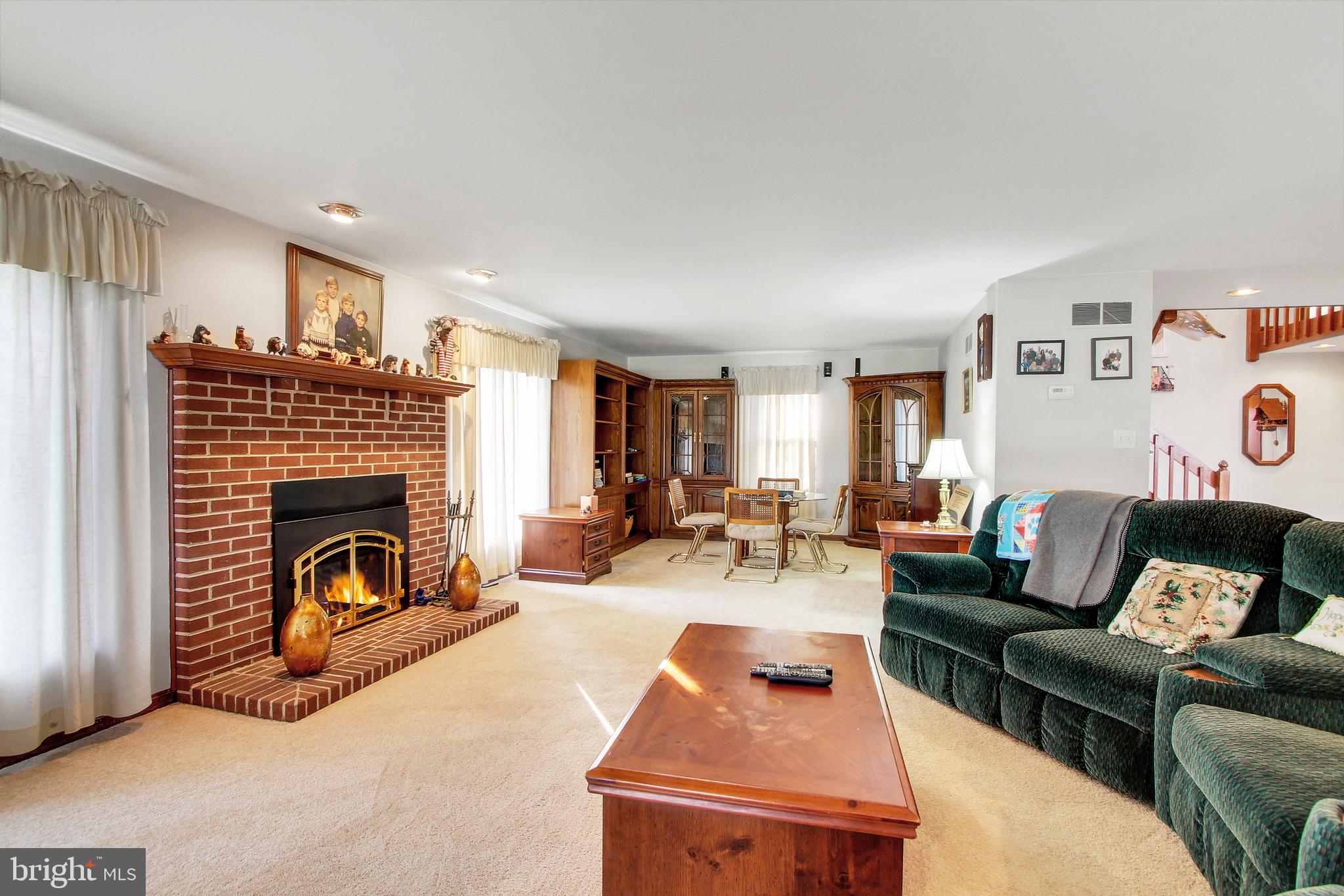 305 Mail Rte Road Sinking Spring, PA 19608 - Photo 7 of 32 Great Room