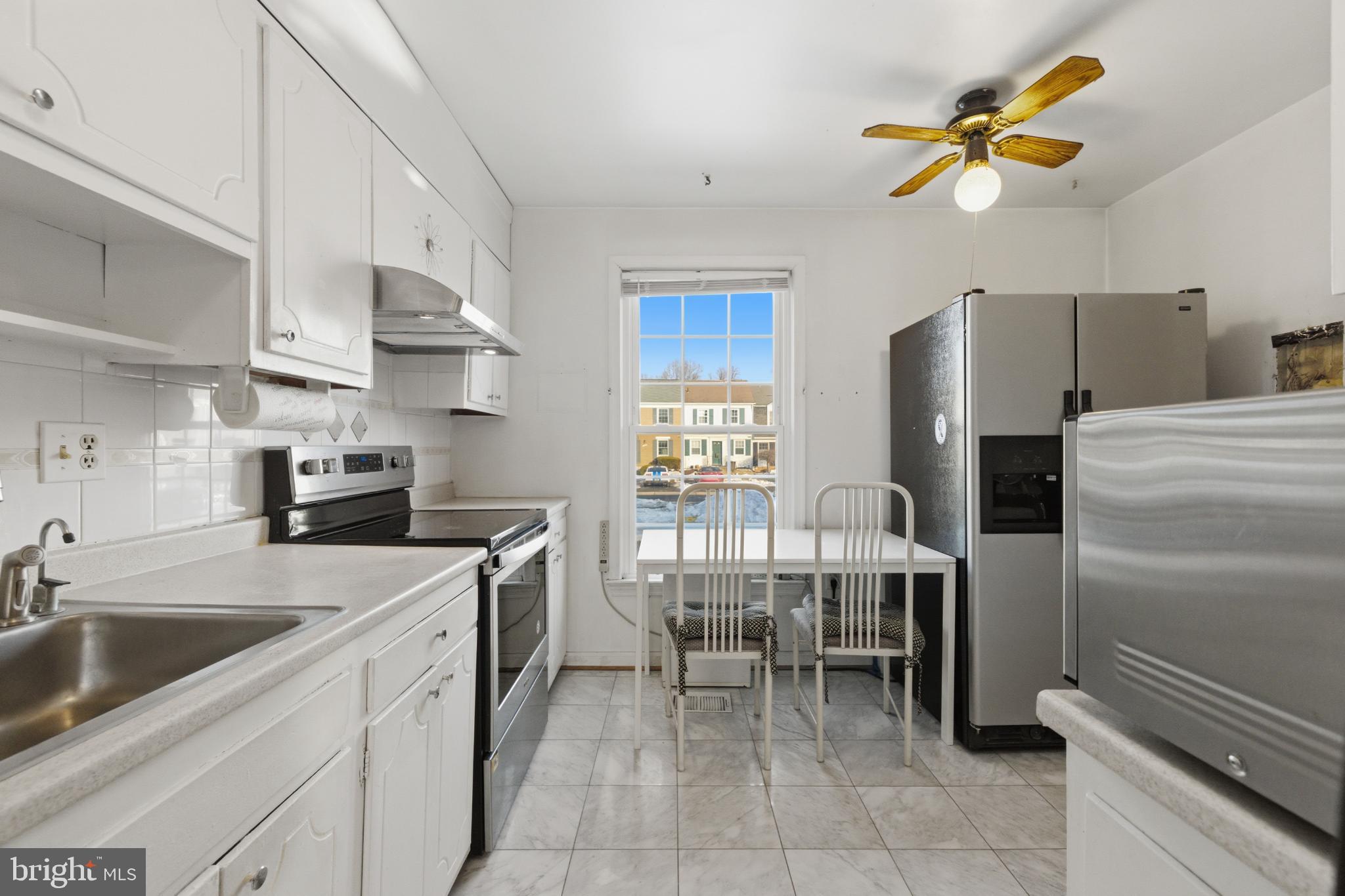 7227 Evanston Road Springfield, VA 22150 - Photo 8 of 44 Kitchen with window