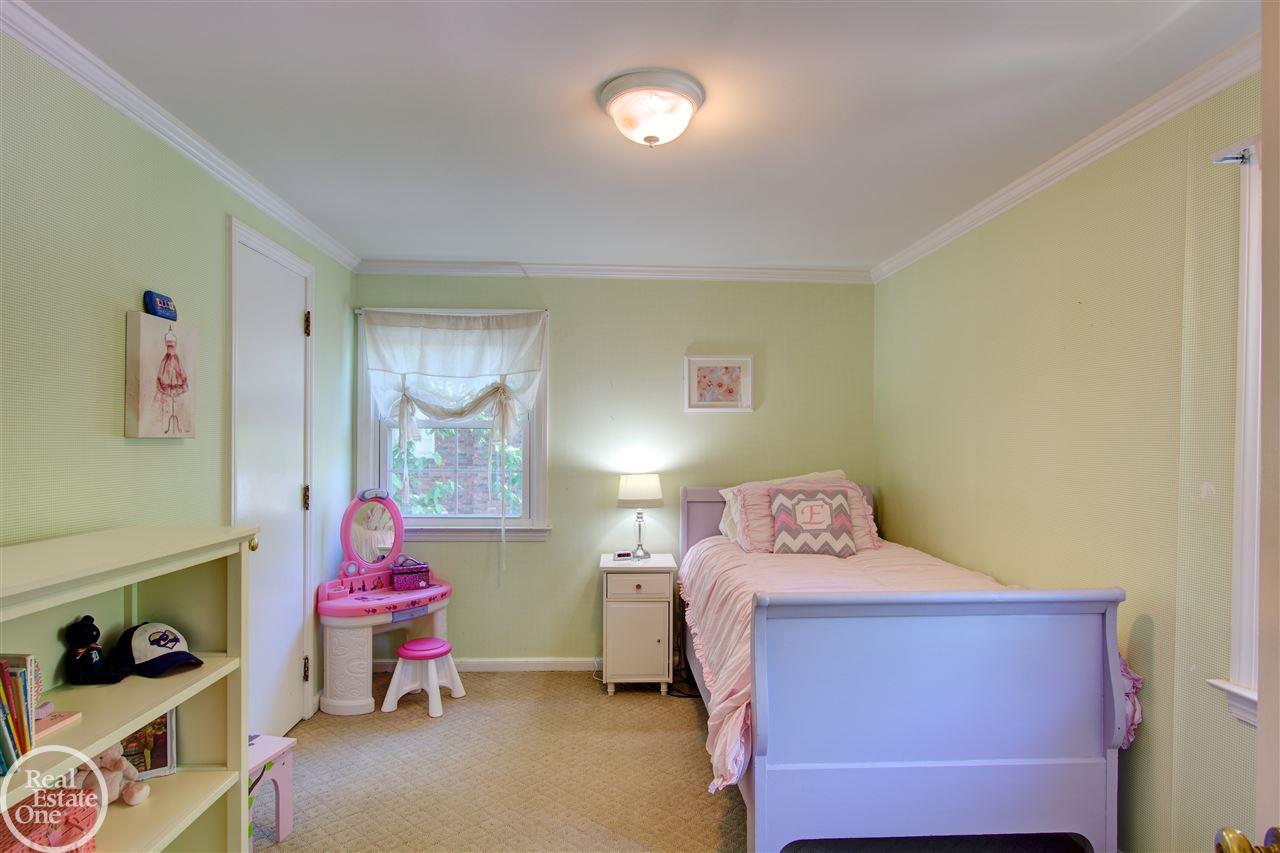 1130 South Oxford Road Grosse Pointe, MI 48236 - Photo 15 of 48 31350591-14.JPG