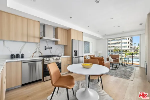 $3,500 | 1414 1/2 South Beverly Drive, Unit 302, Los Angeles, CA 90035