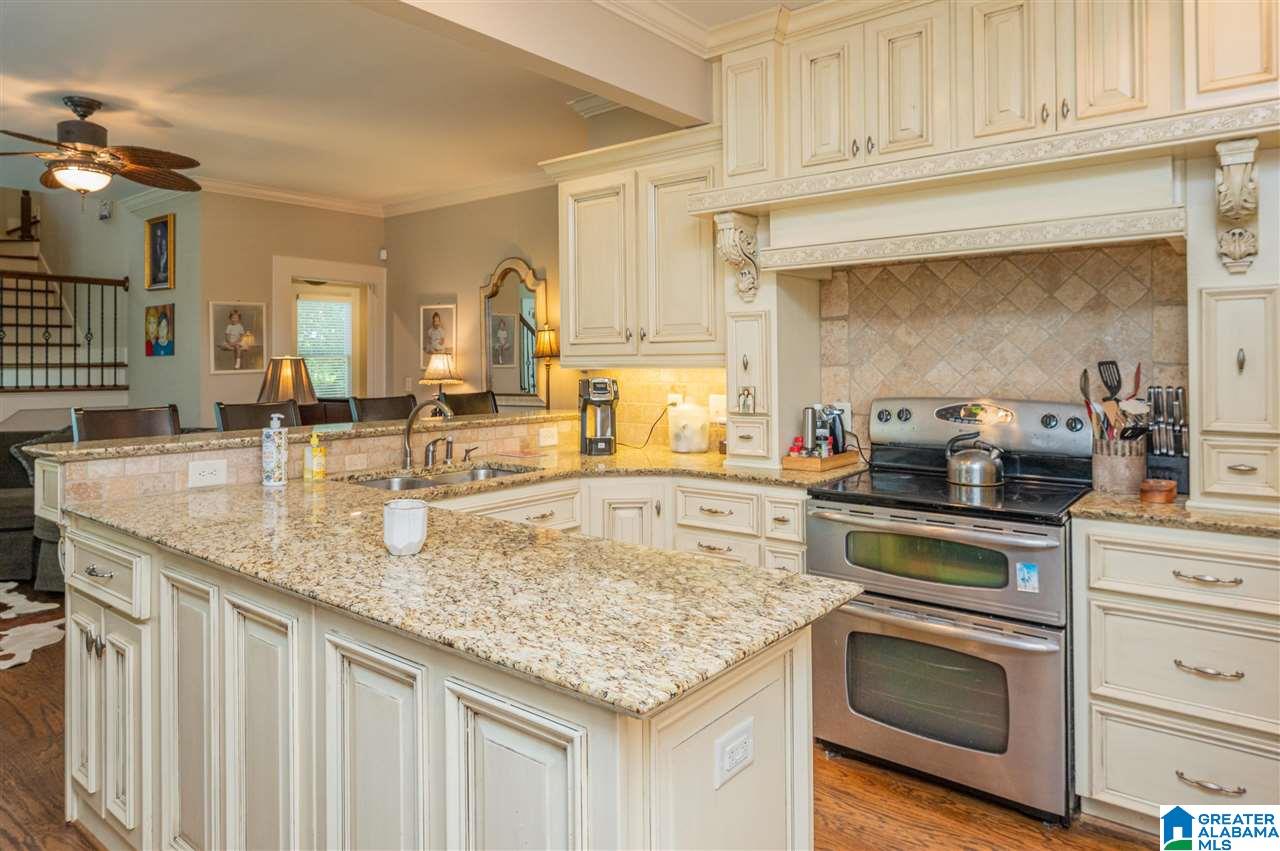 1404 Sutherland Place Birmingham, AL 35209 - Photo 16 of 45