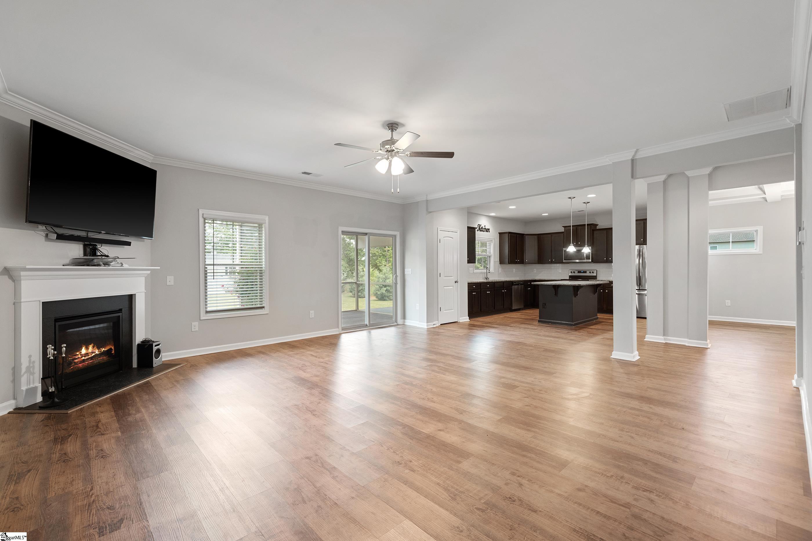 647 Autumn Breeze Walk Inman, SC 29349 - Photo 10 of 29 Gallery Image 10