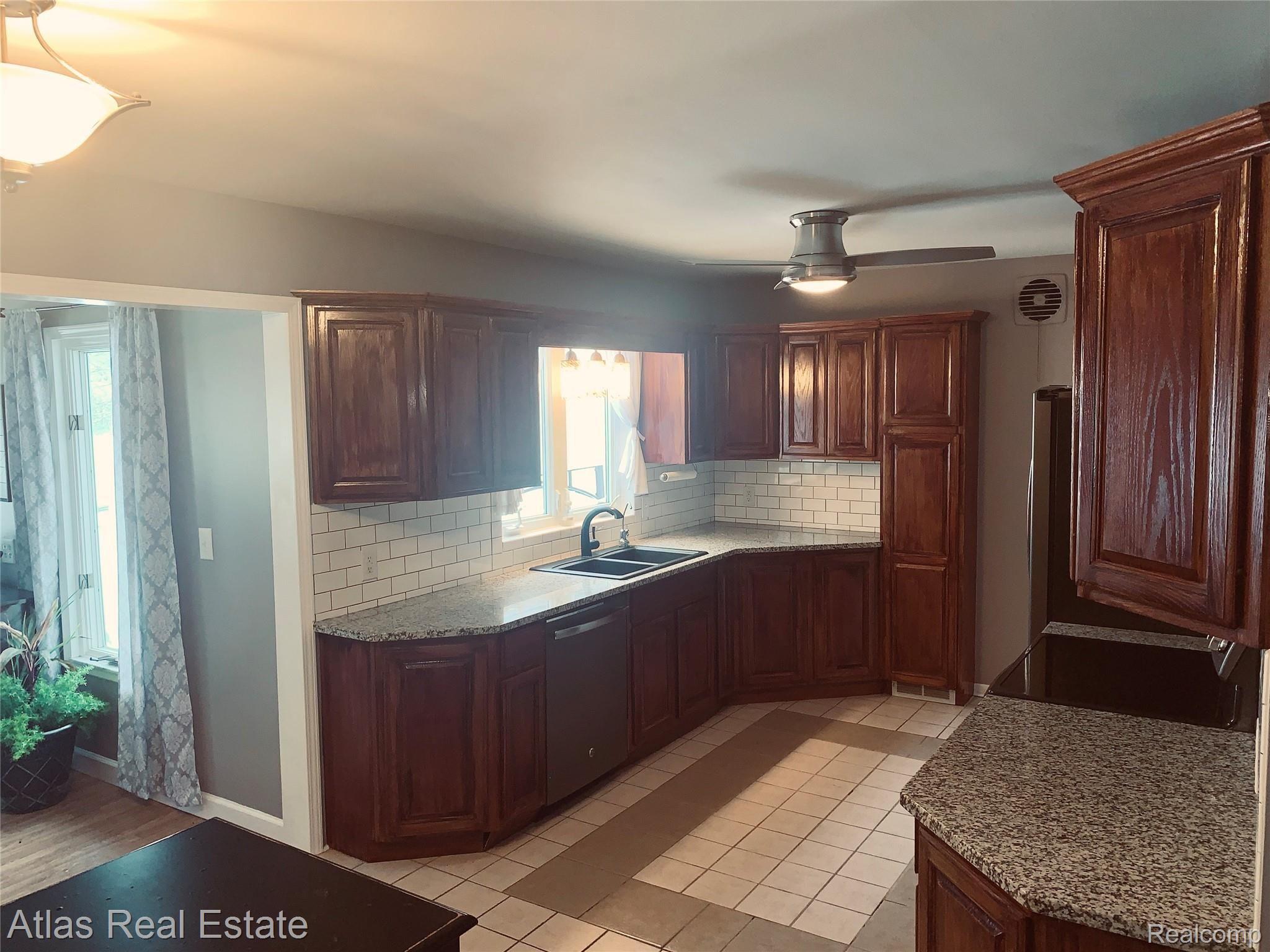 5500 East Potter Road Burton, MI 48509 - Photo 5 of 35 image (35).jpg