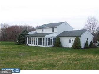 517 Spring Court Perkasie, PA 18944 - Photo 2 of 7 Exterior Back