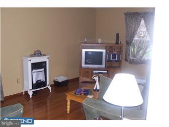 517 Spring Court Perkasie, PA 18944 - Photo 5 of 7 Living Room
