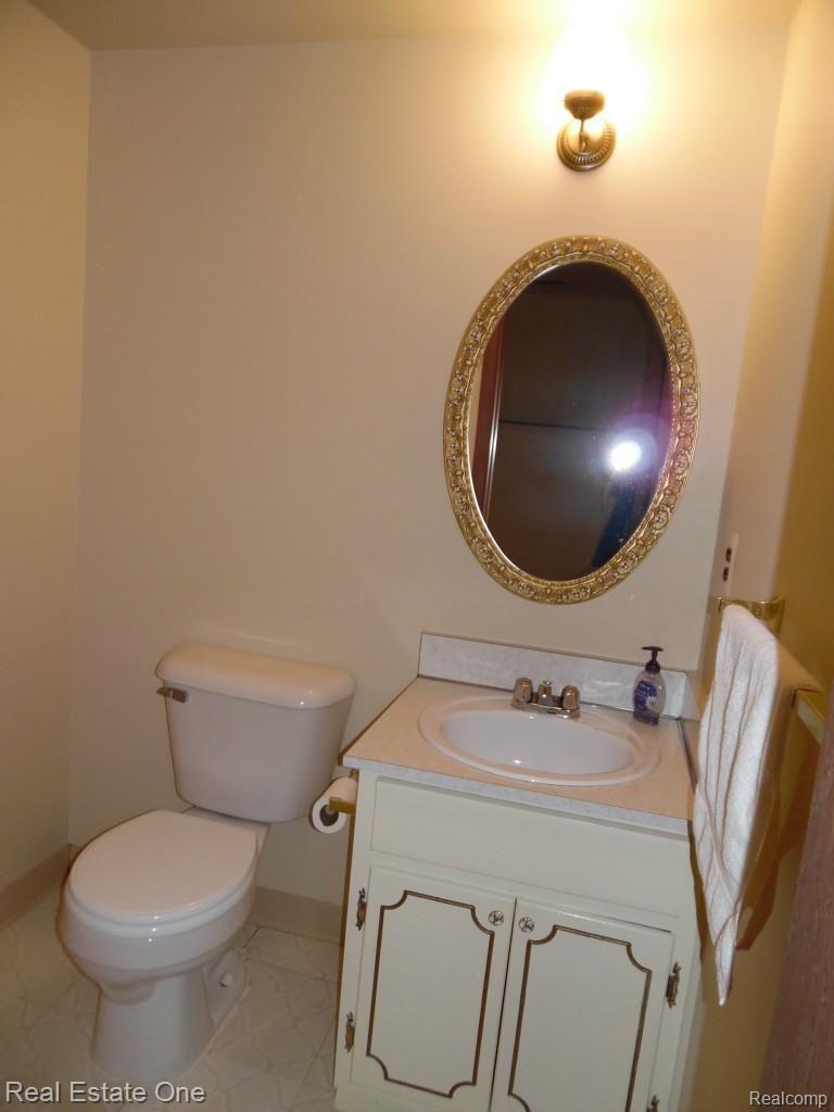 42051 Ridge Road West Novi, MI 48375 - Photo 14 of 29 SAM_0274.jpg